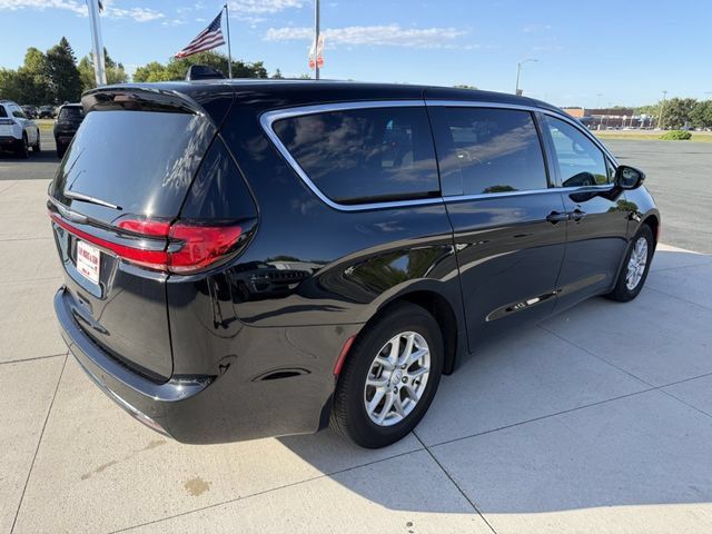 Used 2026 Chrysler Pacifica Select FWD image 8