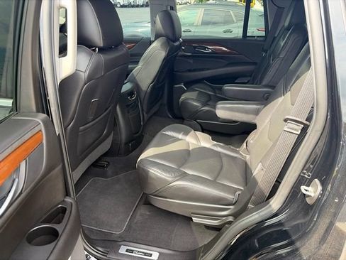 Used 2018 Cadillac Escalade Premium Luxury AWD/4WD image 20
