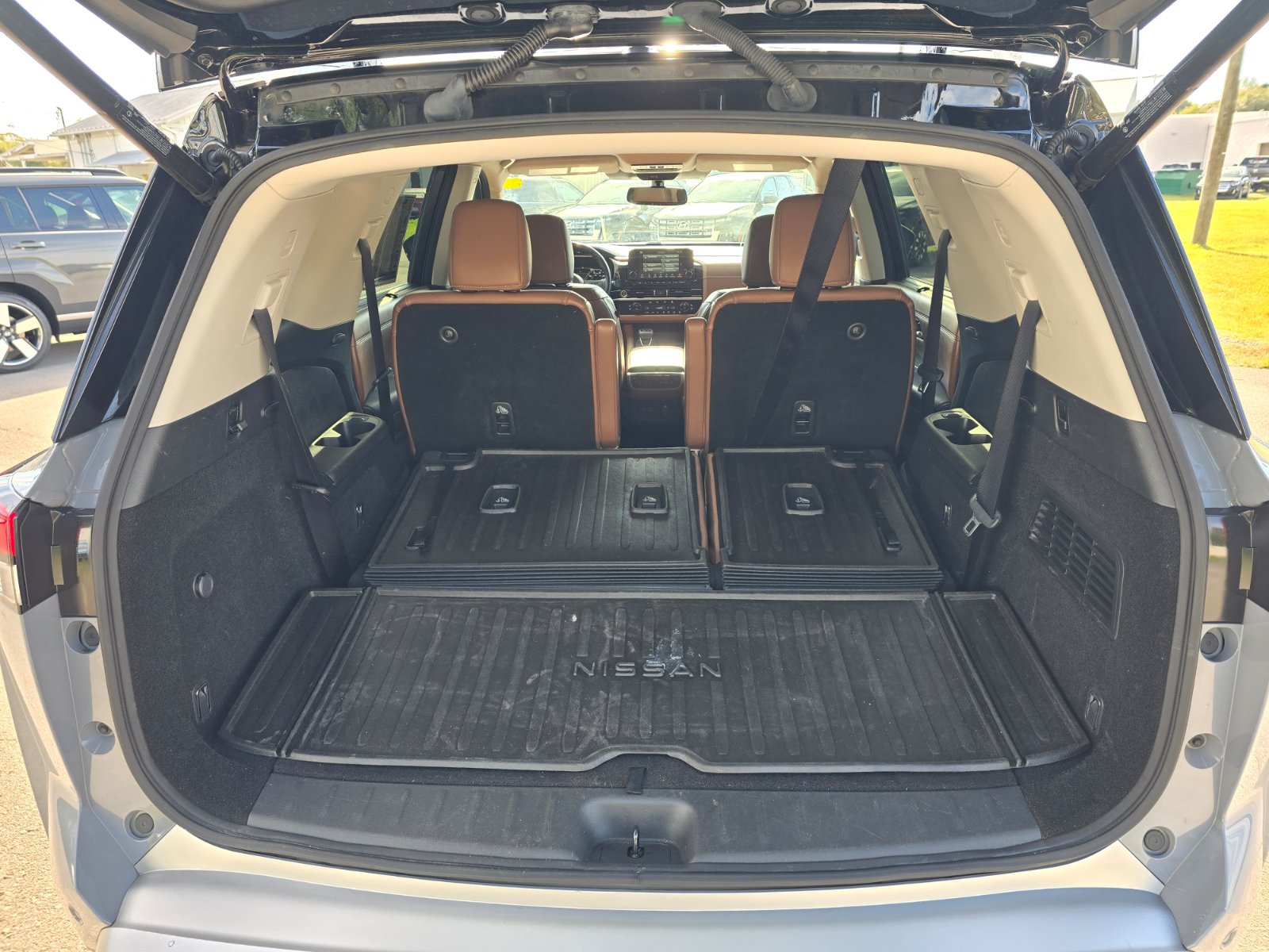 Used 2022 Nissan Pathfinder Platinum AWD/4WD image 26