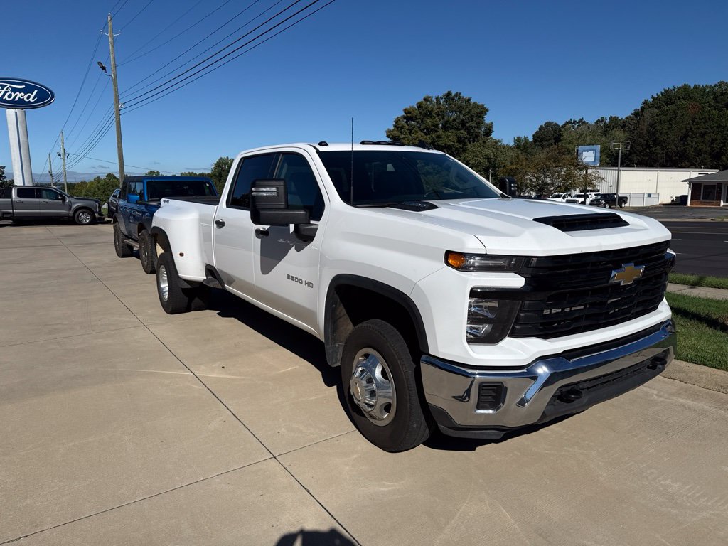 Used 2025 Chevrolet Silverado 3500 W/T w/ WT Convenience Package AWD/4WD image 3