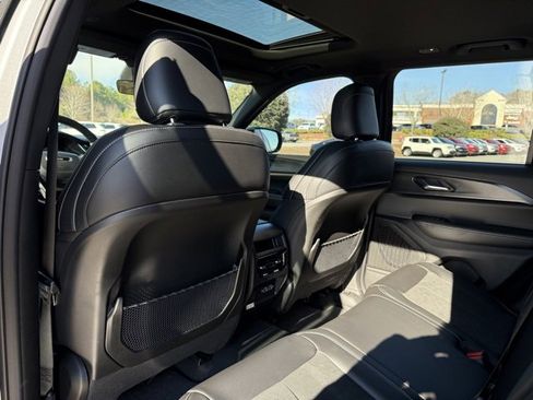 New 2025 Jeep Grand Cherokee Altitude image 27