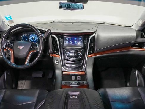Used 2018 Cadillac Escalade Premium Luxury AWD/4WD image 25