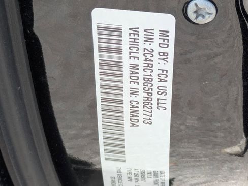 Used 2023 Chrysler Pacifica Touring-L FWD image 11