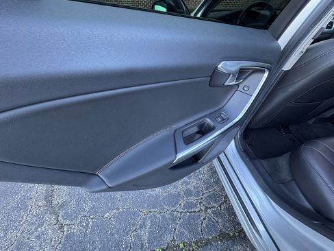 Used 2016 Volvo V60 T5 Cross Country w/ Convenience Package image 38