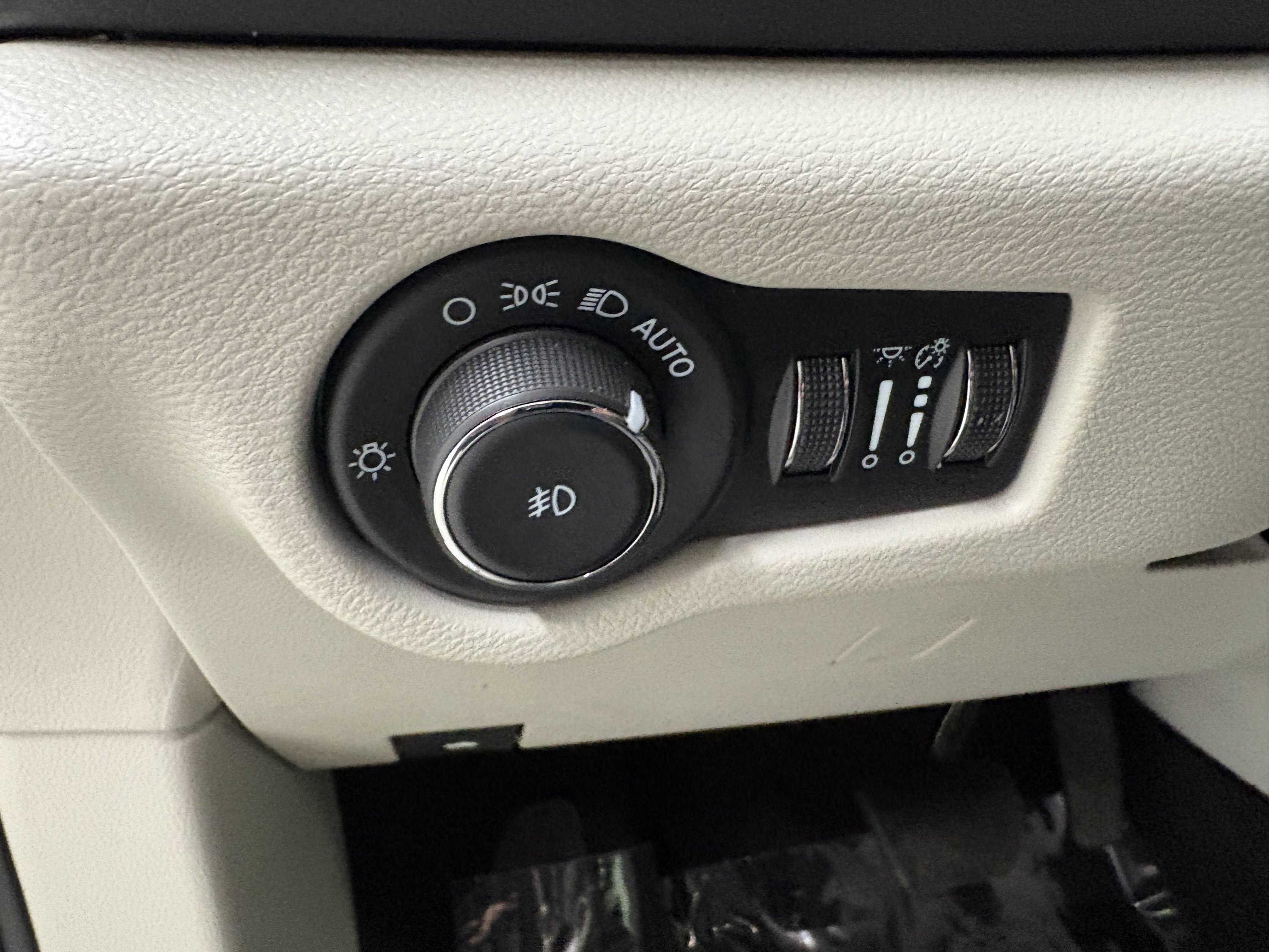 Used 2024 Chrysler Pacifica Touring-L FWD image 20