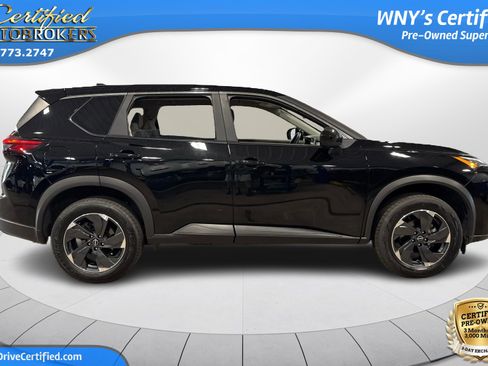 Used 2025 Nissan Rogue SV image 4