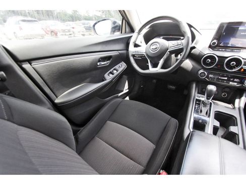 Used 2025 Nissan Sentra SV w/ All-Weather Package FWD image 11