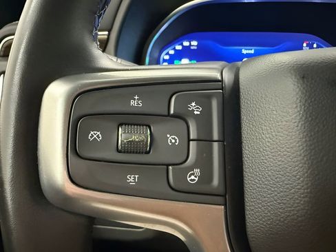 Used 2023 Chevrolet Suburban Premier image 19