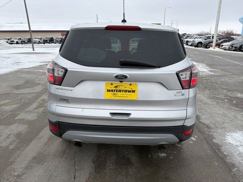 Used 2017 Ford Escape SE image 6