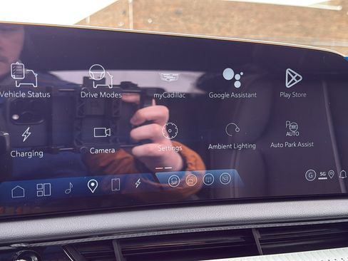 New 2026 Cadillac Optiq Luxury 2 image 19