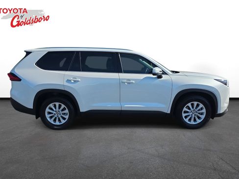 Used 2024 Toyota Grand Highlander FWD image 4