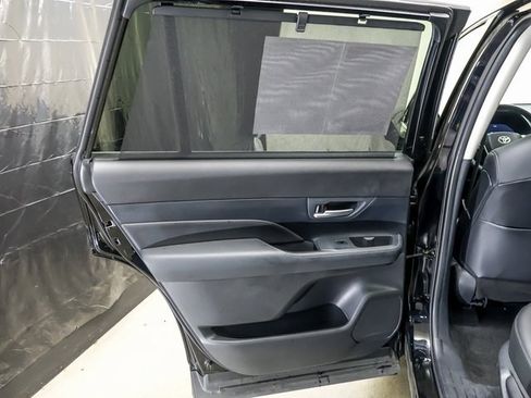 Used 2025 Toyota Grand Highlander AWD image 21