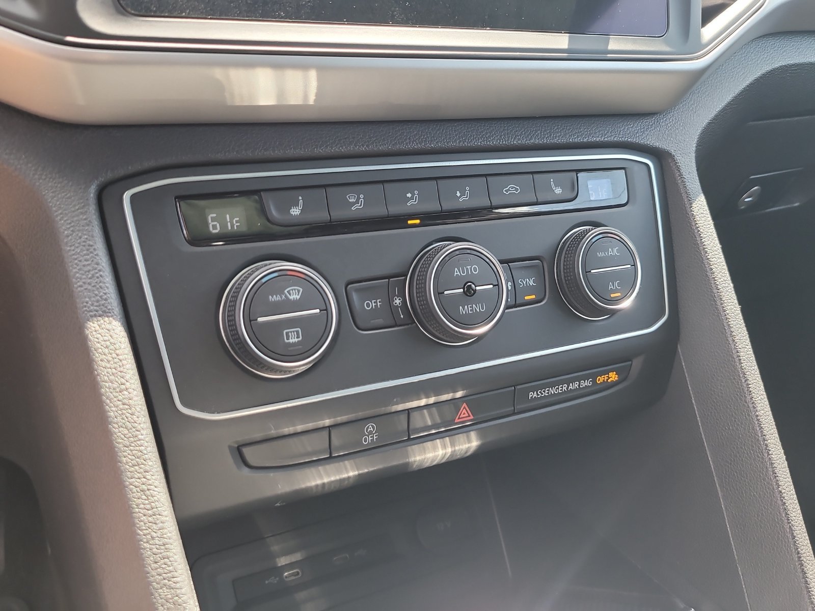 Used 2021 Volkswagen Atlas Cross Sport SE w/ Panoramic Sunroof Package FWD image 22