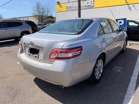 Used 2011 Toyota Camry XLE w/ SE/XLE Extra-Value Pkg image 7