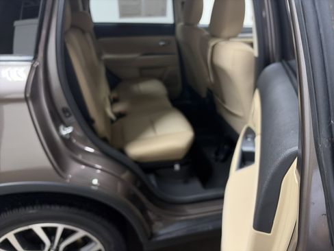 Used 2018 Mitsubishi Outlander SE image 29