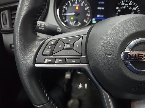 Used 2020 Nissan Rogue SV image 20