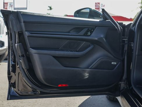 Used 2021 Porsche Taycan image 18