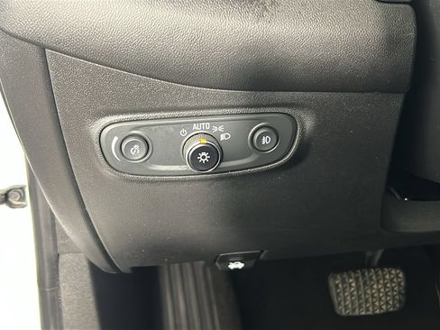 Used 2022 Chevrolet Equinox Premier AWD/4WD image 23