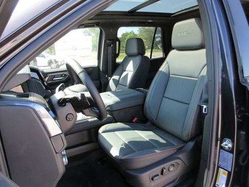 New 2026 GMC Yukon AT4 w/ AT4 Premium Package AWD/4WD image 9