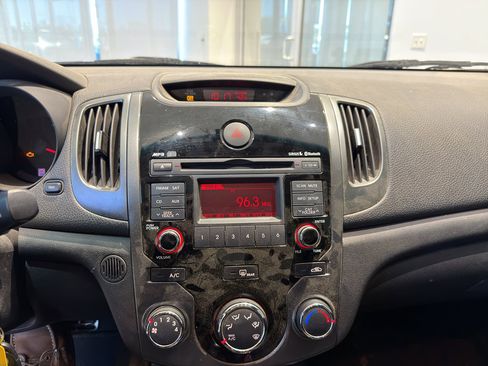 Used 2011 Kia Forte Koup SX image 11