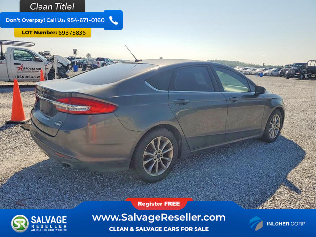 Used 2017 Ford Fusion SE w/ Fusion SE Technology Package FWD image 4
