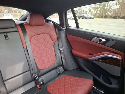 Used 2024 BMW X6 xDrive40i w/ Premium Package image 14