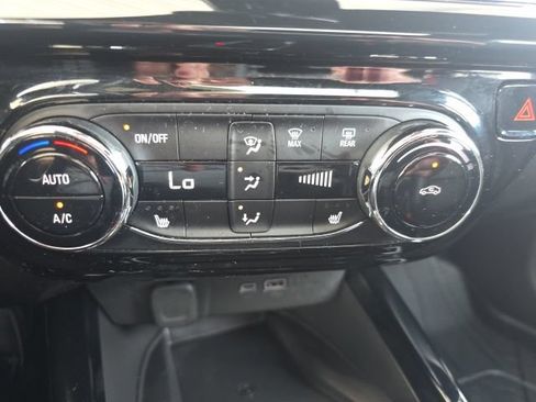 Used 2024 Chevrolet Trax RS w/ Sunroof Package FWD image 21