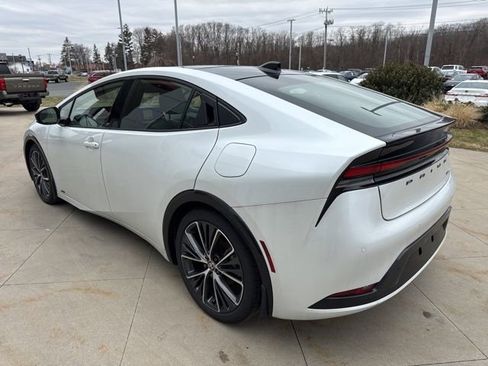 Used 2024 Toyota Prius XLE image 5