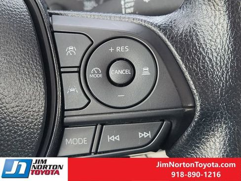 Used 2025 Toyota Corolla LE FWD image 28