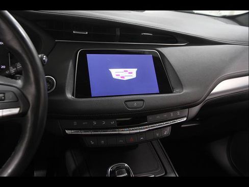 Used 2022 Cadillac XT4 Premium Luxury w/ Technology Package AWD/4WD image 9
