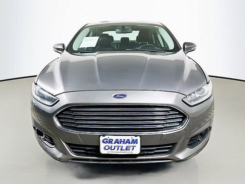 Used 2013 Ford Fusion SE image 2