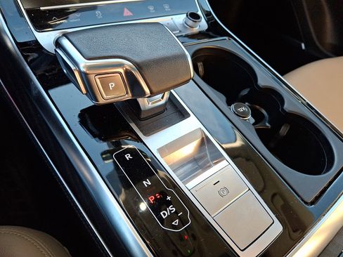 Used 2023 Audi Q8 Prestige image 17