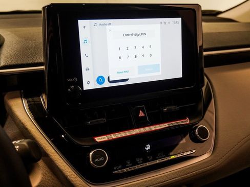 Used 2025 Toyota Corolla Cross LE image 20