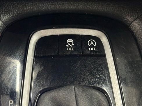 Used 2024 Toyota Corolla Cross XLE FWD image 29