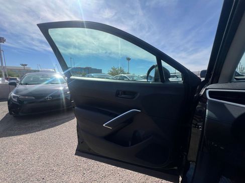 Used 2025 Toyota Corolla Cross LE image 20