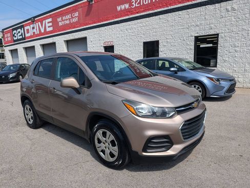 Used 2018 Chevrolet Trax LS FWD image 1