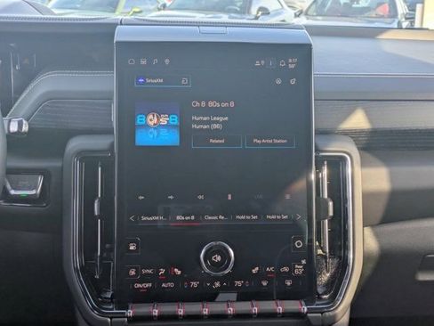 Used 2025 GMC Yukon AT4 Ultimate image 15