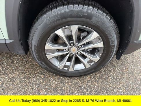 Used 2025 Chevrolet Equinox LT w/ Convenience Package II AWD/4WD image 3