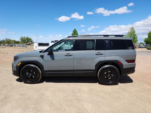 Used 2025 Hyundai Santa Fe XRT AWD/4WD image 2
