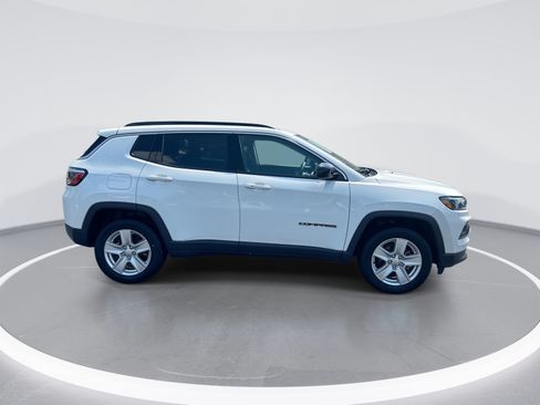 Used 2022 Jeep Compass Latitude w/ Sun and Sound Group AWD/4WD image 9