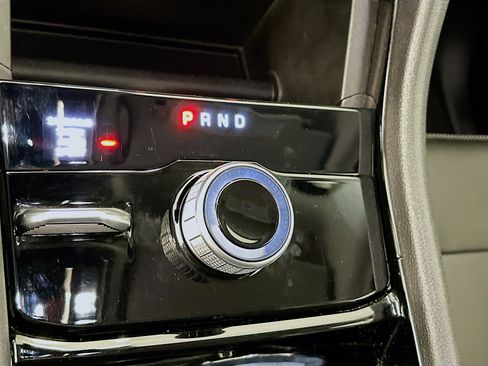 Used 2023 Jeep Grand Cherokee Limited image 25