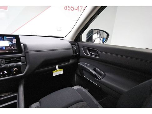 New 2026 Nissan Pathfinder S image 8