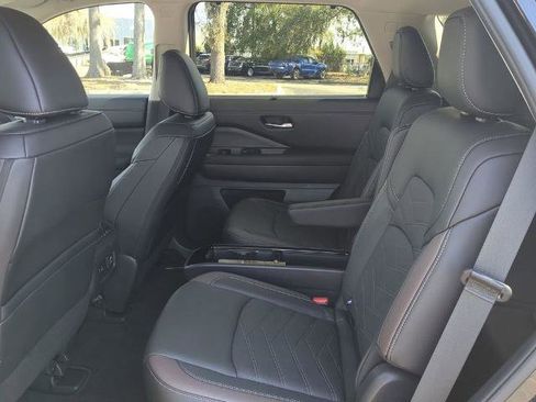 Certified 2025 Nissan Pathfinder Platinum image 14