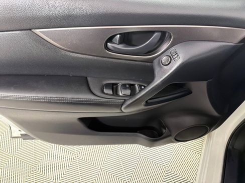 Used 2021 Nissan Rogue Sport S image 11