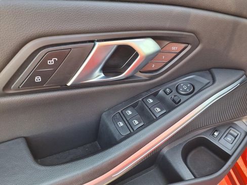 Used 2024 BMW 330e image 19