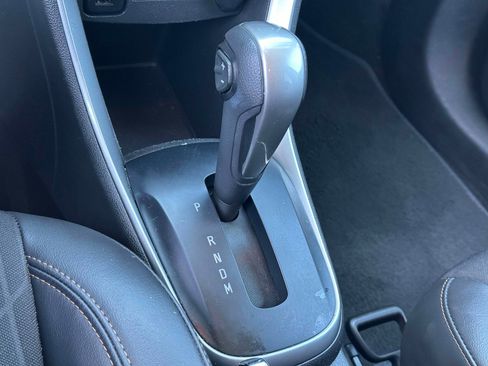 Used 2022 Chevrolet Trax LT w/ LT Convenience Package image 33