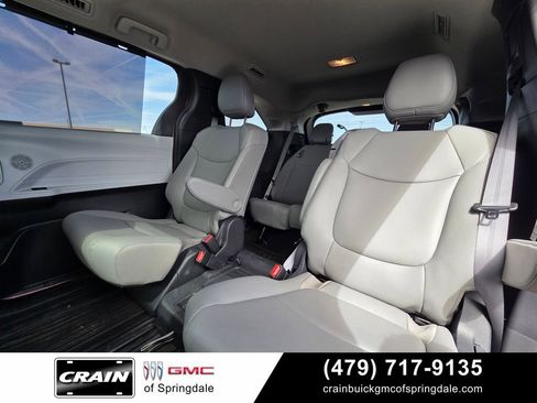 Used 2025 Toyota Sienna XLE w/ XLE Plus Package FWD image 25
