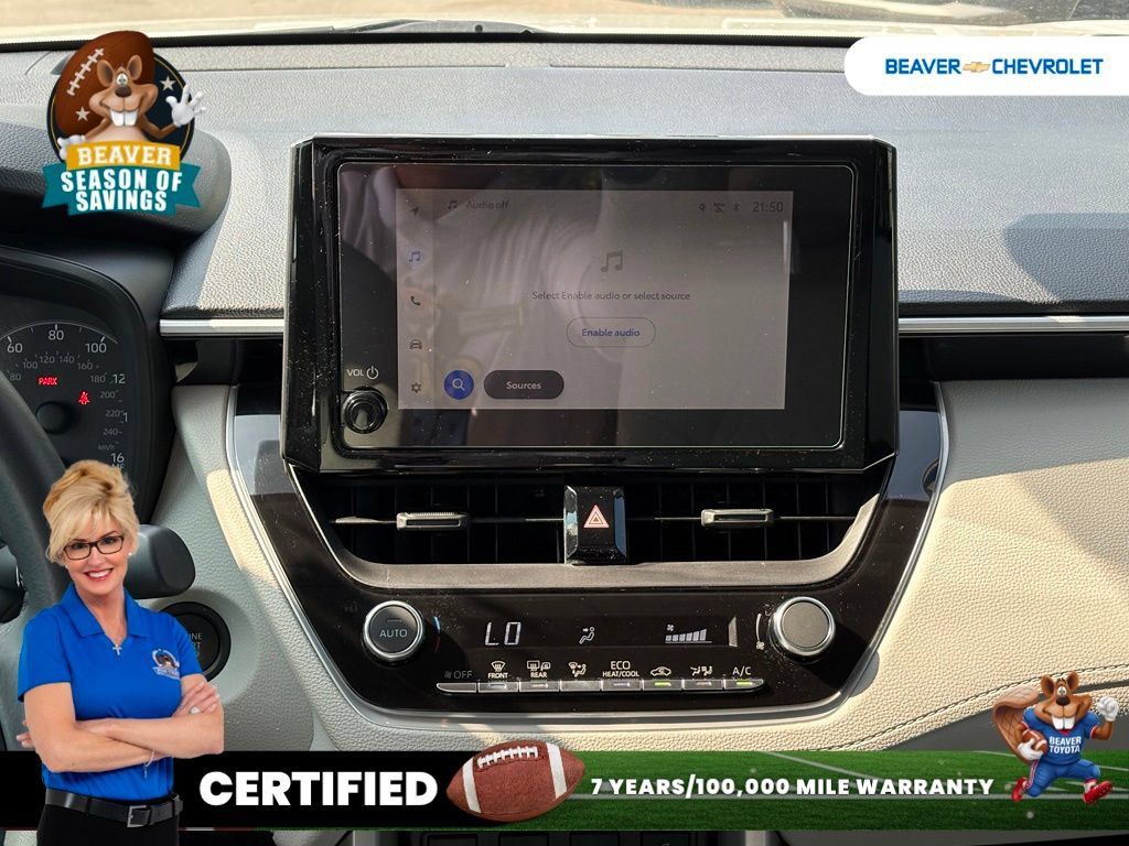 Used 2025 Toyota Corolla Cross LE FWD image 19