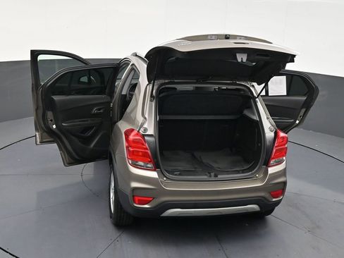 Used 2022 Chevrolet Trax LT w/ LT Convenience Package image 33