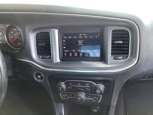 Used 2019 Dodge Charger SXT image 17